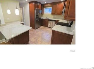 5726 Main St, Trumbull, CT 06611