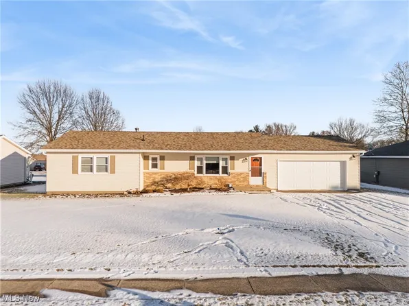 318 Winkler Dr, Rittman, OH 44270