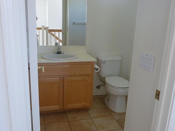 4th image of 1073 McKay Dr