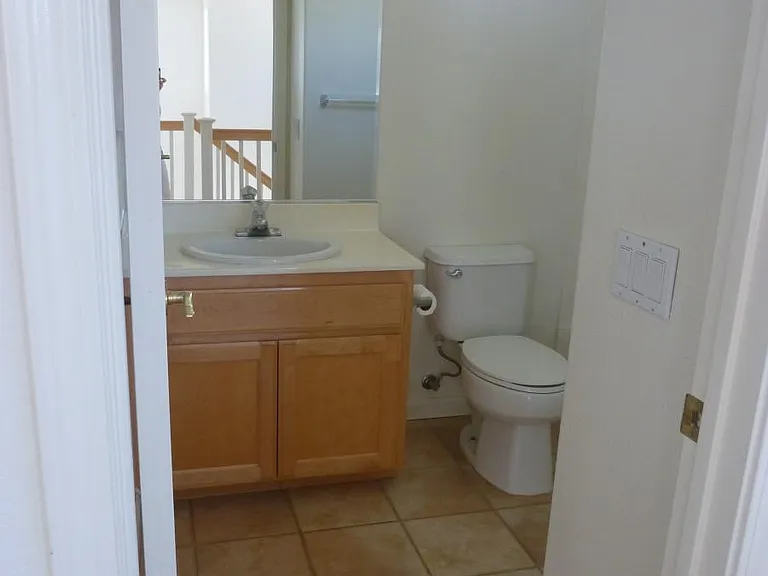 1073 McKay Dr — Photo 4