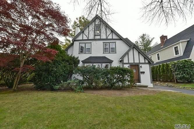 2nd image of 36 Maple Dr
