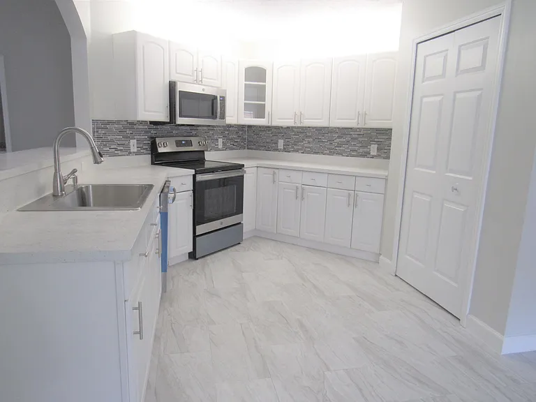 1242 SW Melrose Ave — Photo 4