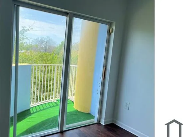 2600 NW 23rd Ct APT 303, Miami, FL 33142