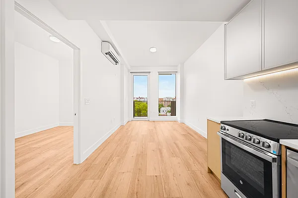 Living room, photo 1
