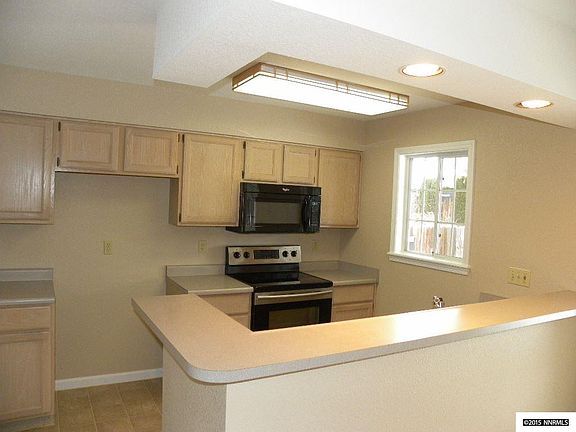 3rd image of 391 Somerset Dr