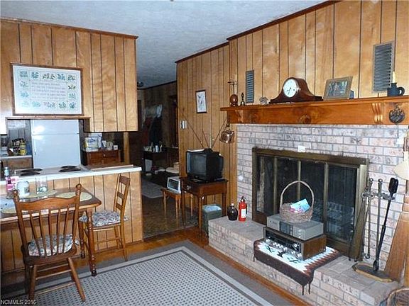 4th image of 11 Nestlewood Dr