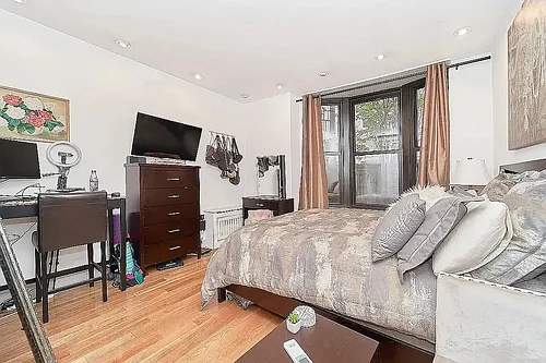152 E 22nd St #1A Photo 1