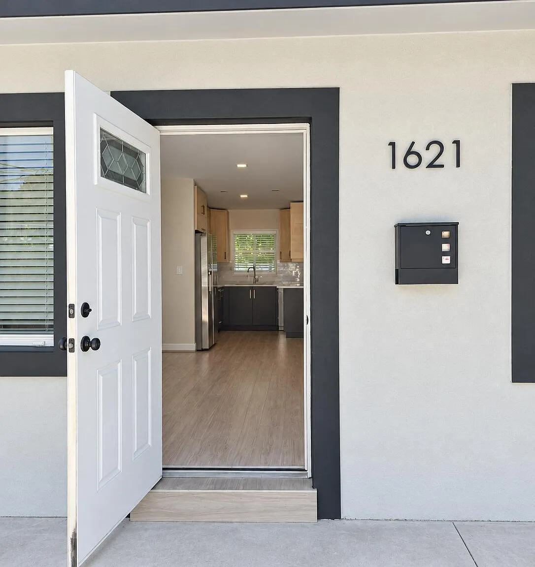 2 bed, 1.0 bath, 850 sqft, $2,200 — Photo 2