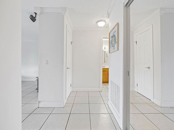 3rd image of 203 San Juan Cir