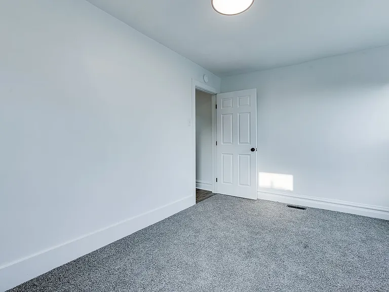 623 Lillian St — Photo 34