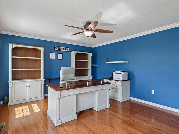 3rd image of 215 Cobblestone Dr