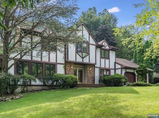 15 Dunnerdale Rd, Morris Plains, NJ 07950