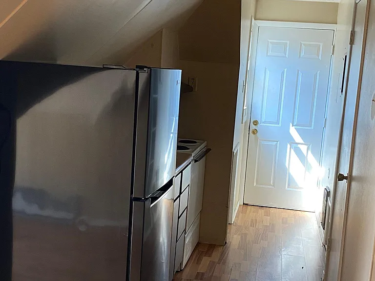 610 W Springfield Ave #B — Photo 3