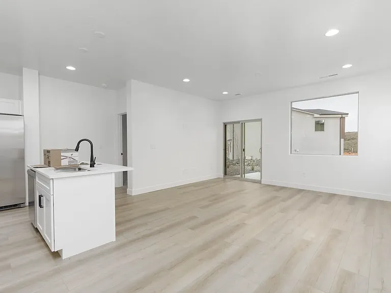 2862 W 500 N — Photo 12