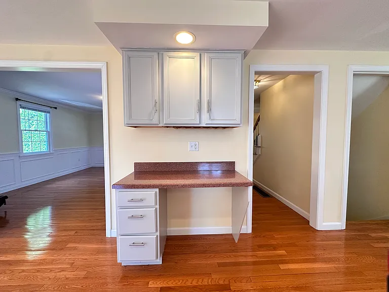 322 Lowell St — Photo 8