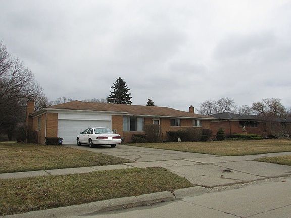 3rd image of 335 Clinton River Dr