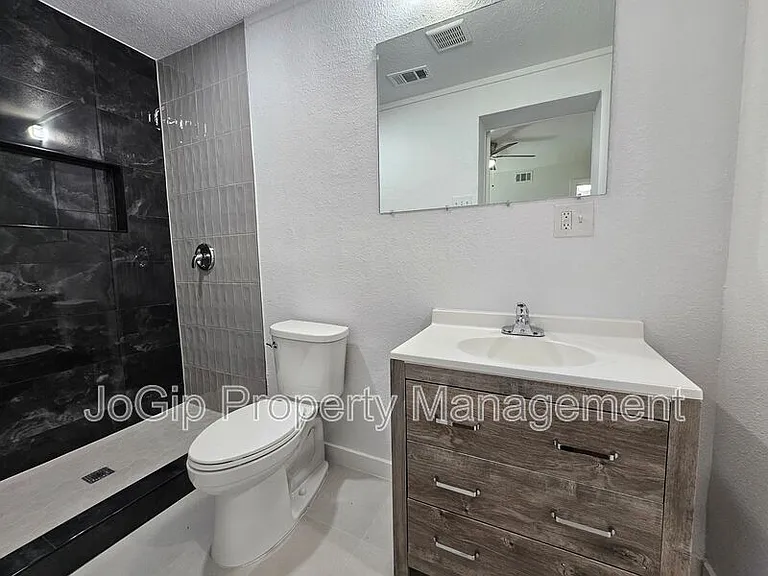 2402 Housley Dr — Photo 25