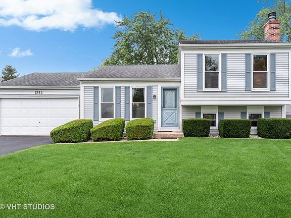 2nd image of 1254 Woodlake Dr