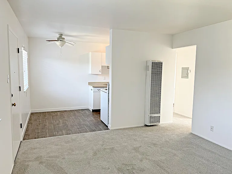 Capri Apartments — Photo 8