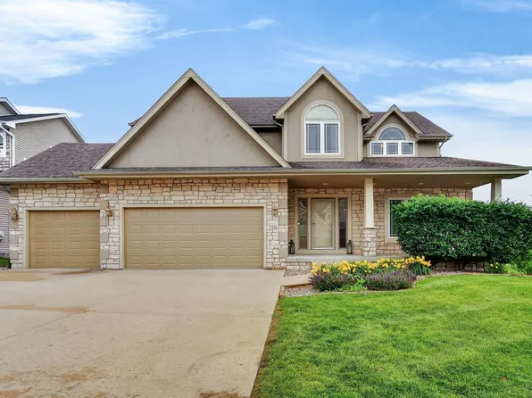274 S 62nd St, West Des Moines, IA 50266