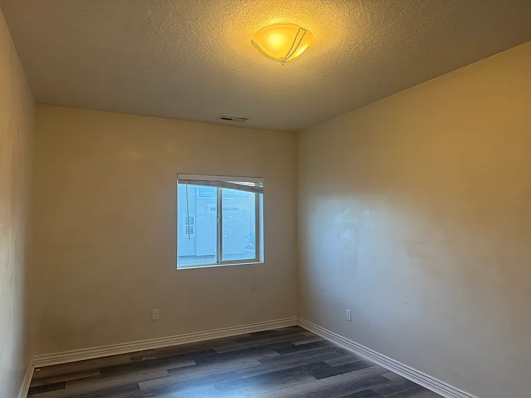 3885 S 1630 W — Photo 12