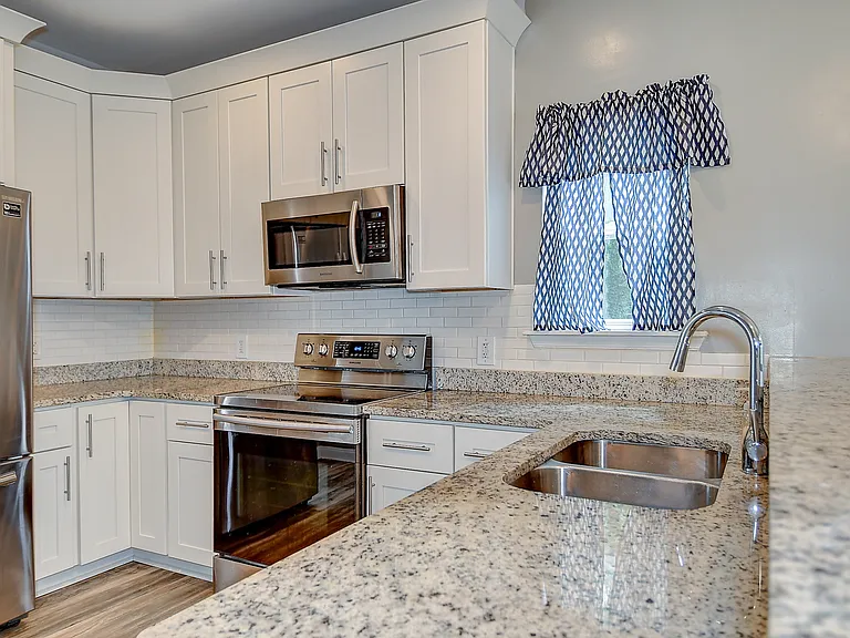 224 Taylor Ave W — Photo 13