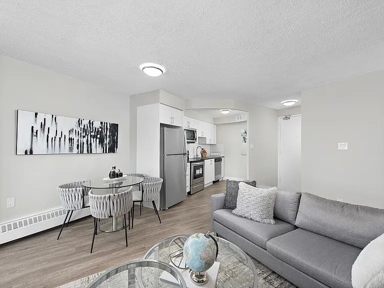2050 Keele St — Photo 7