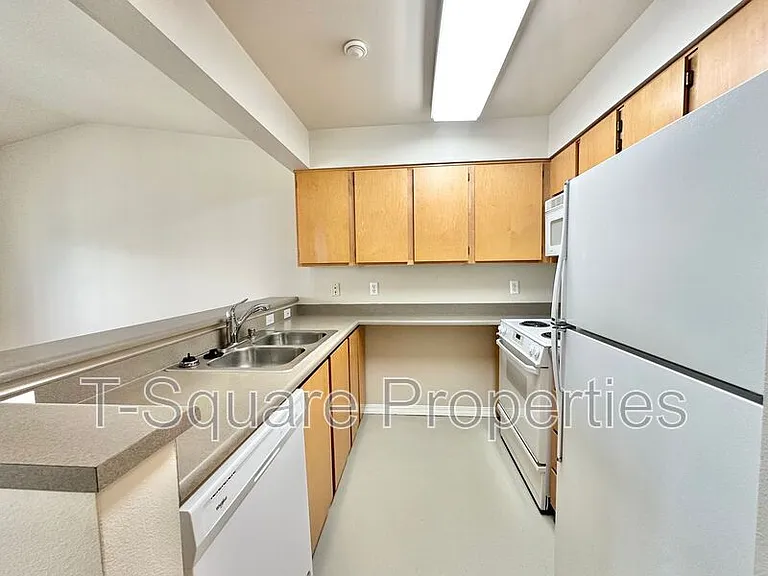 9525 NE 180th St #306 — Photo 11