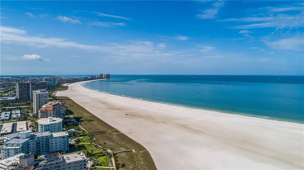 2 bed, 2.0 bath, 814 sqft, $4,500 — Photo 3