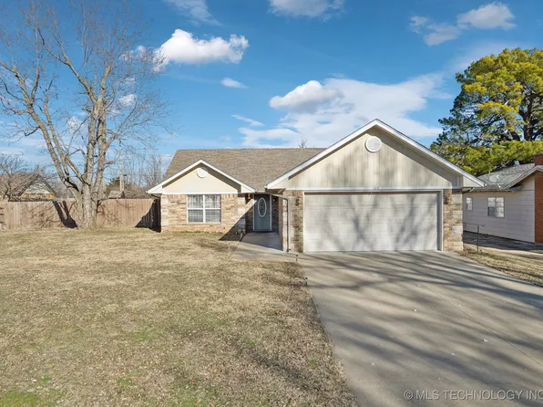 106 E 4th St, Oilton, OK 74052