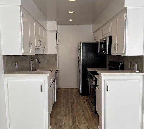2nd image of 11810 Mayfield Ave #2X2-3200