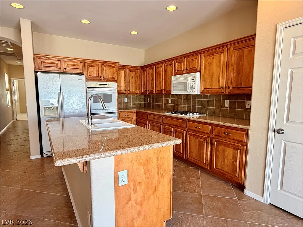 3 bed, 2.0 bath, 1924 sqft, $2,500 — Photo 4