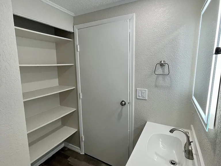 Camellia Court Apartments — Photo 14