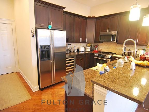 2nd image of 2903 N Halsted St #878401