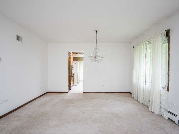 5th image of 852 Oakwood Dr