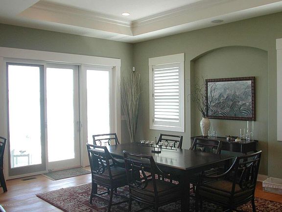 5th image of 3883 England Dr