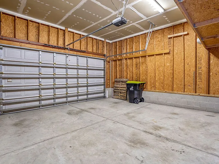 606 Center St — Photo 10