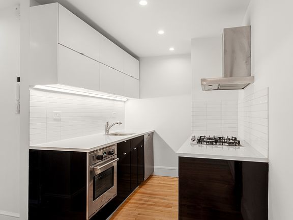 3rd image of 305 W 18th St APT 4C