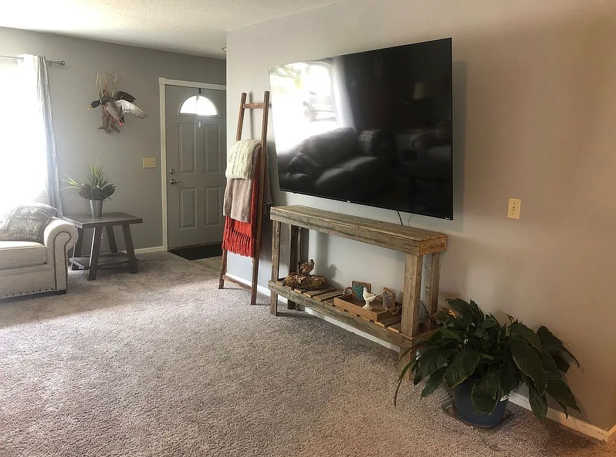4 bed, 2448 sqft, $2,200 — Photo 4