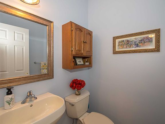 4th image of 124 Brattle Cir