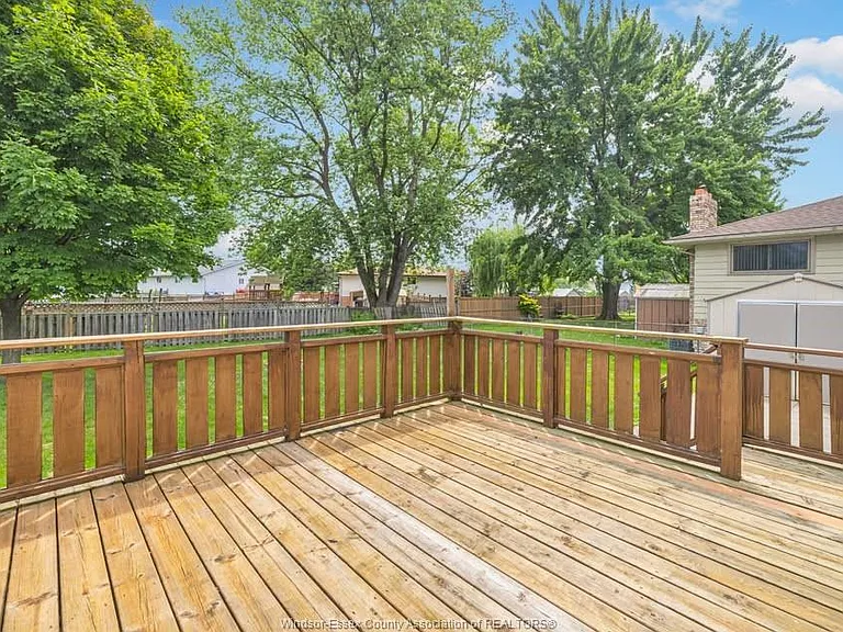 928 Lacasse Blvd — Photo 17