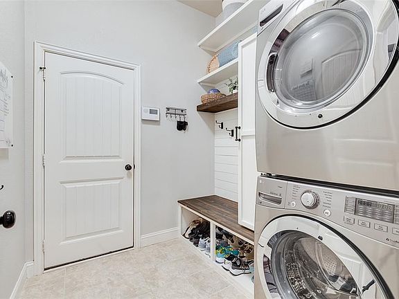 5th image of 4029 Hyde Park Dr