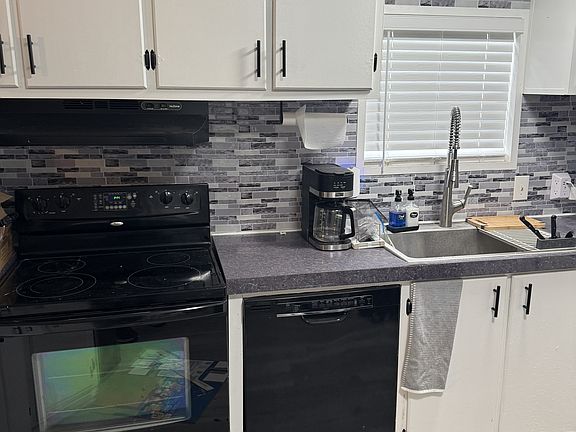 4th image of 2595 Waterfront Park Dr