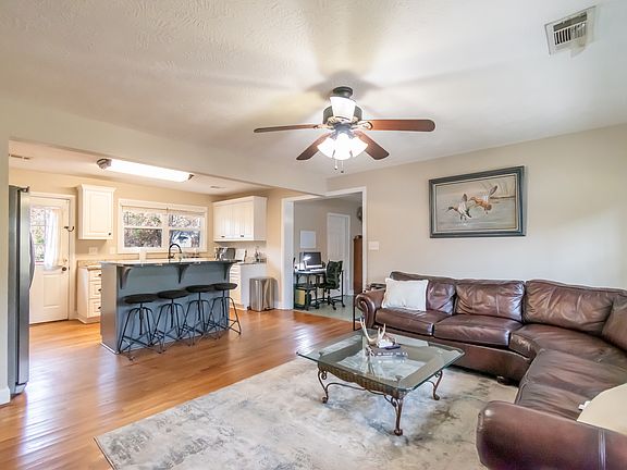4th image of 9 Lakemont Dr