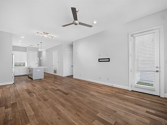 5th image of 5015 Meridian Ln #2102