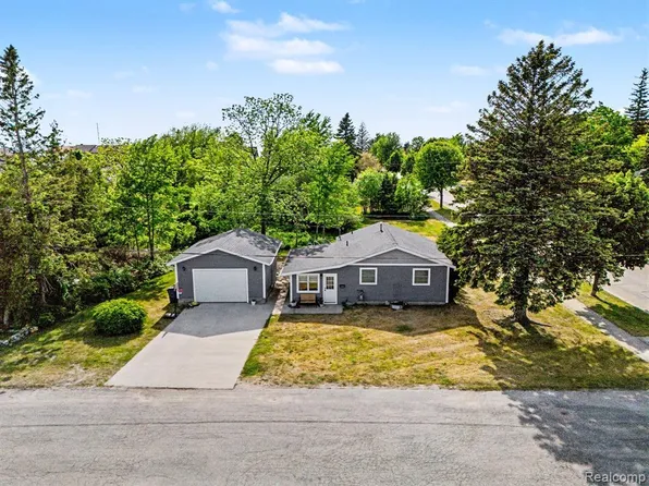 701 W Loomis St, Ludington, MI 49431