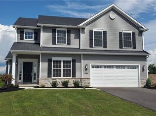 13 Weathersfield Ln, Lancaster, NY 14086