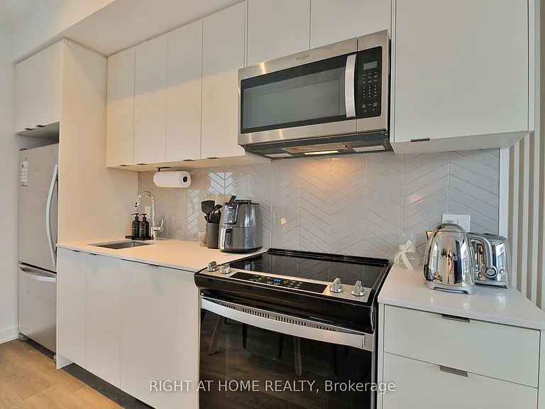 1612 Charles St #428 — Photo 9