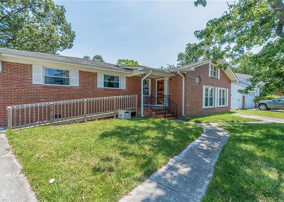 Notice the 2 driveways for plenty of parking for everyone