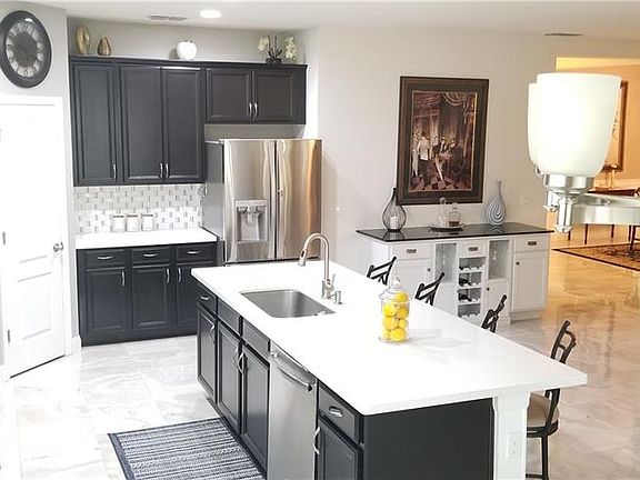 4th image of 2472 Plumadore Dr